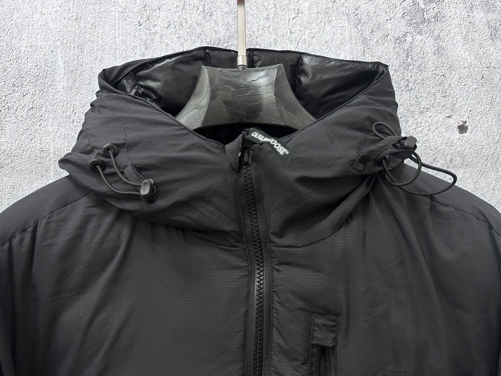 P840 [Canada Goose] Big Goose 5078 down jacket is different from the junk products in the market🗯️The same picture but different price means different versions ✅Don’t be fooled by the same copywriters and pirated picture gangs who mix and distribute high-luxury pictures at low prices. Once you receive it and compare the quality, you will know where the difference is. Don’t lie. Look for the terminal. I don’t guarantee that my products are the cheapest, but I definitely guarantee that they are worth every penny of your hard-earned money! Canada Goose down jacket top version, warm and cold-resistant, nice upper body effect, super lightweight, size: XS-XL